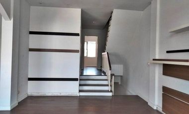 Продажа 1 кровать таунхаус в Тхунг Кхру, Бангкок