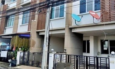 Продажа 1 кровать таунхаус в Тхунг Кхру, Бангкок