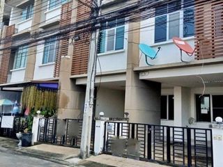 Продажа 1 кровать таунхаус в Тхунг Кхру, Бангкок