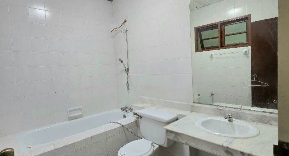 For sale 2 bedrooms townhouse in Mueang Pathum Thani, Pathum Thani