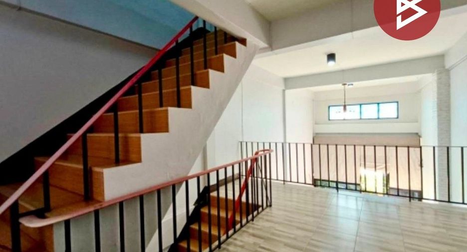 Продажа 1 кровать таунхаус в Wat Phleng, Ратбури