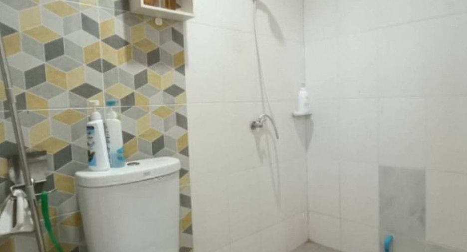 Продажа 1 кровать таунхаус в Wat Phleng, Ратбури