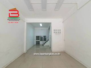 À louer et à vendre 1 chambre local commercial à Pak Kret, Nonthaburi