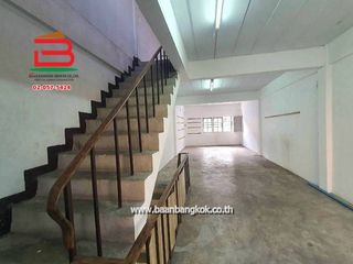 À louer et à vendre 1 chambre local commercial à Pak Kret, Nonthaburi
