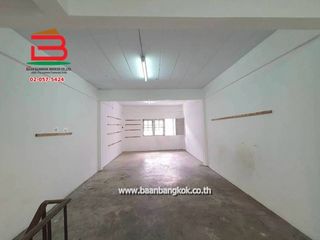À louer et à vendre 1 chambre local commercial à Pak Kret, Nonthaburi