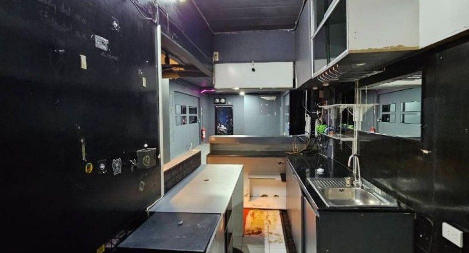 For sale 4 bedrooms retail Space in Si Racha, Chonburi