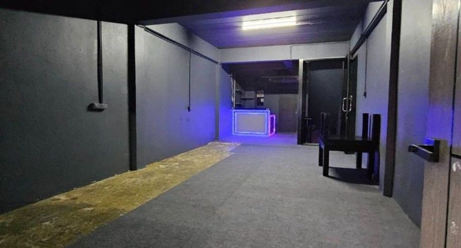 For sale 4 bedrooms retail Space in Si Racha, Chonburi