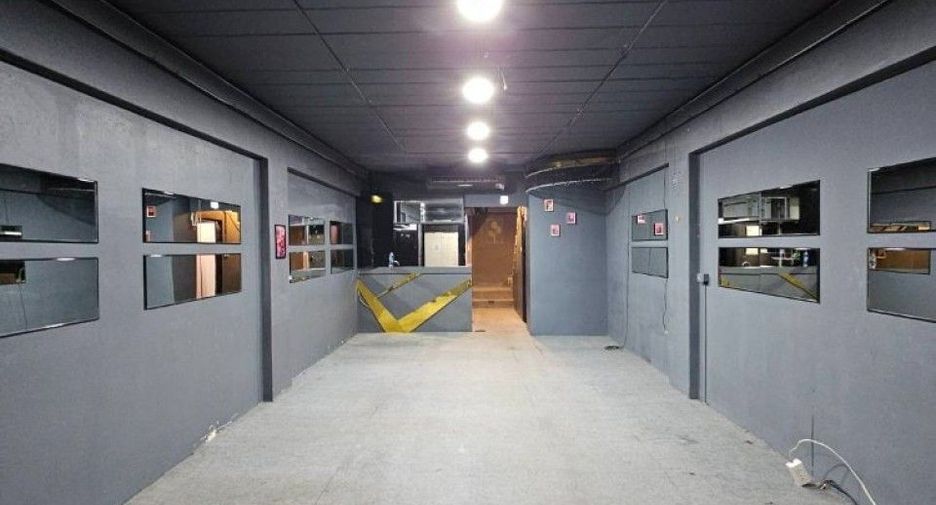 For sale 4 bedrooms retail Space in Si Racha, Chonburi