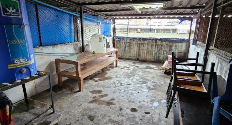 For sale 4 bedrooms retail Space in Si Racha, Chonburi
