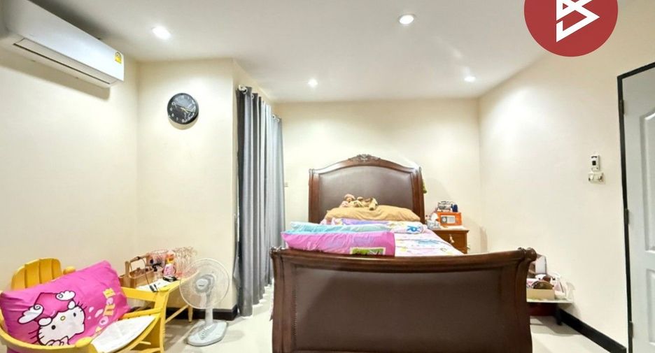 For sale 3 ベッドルーム townhouse in Sam Phran, Nakhon Pathom