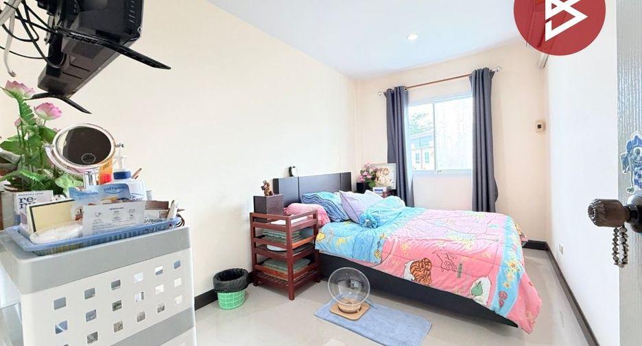 For sale 3 ベッドルーム townhouse in Sam Phran, Nakhon Pathom