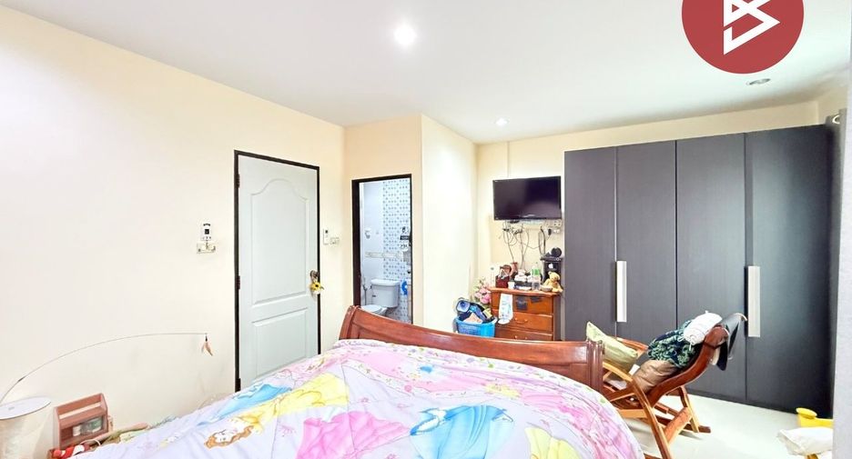 For sale 3 ベッドルーム townhouse in Sam Phran, Nakhon Pathom