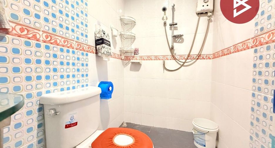 For sale 3 ベッドルーム townhouse in Sam Phran, Nakhon Pathom