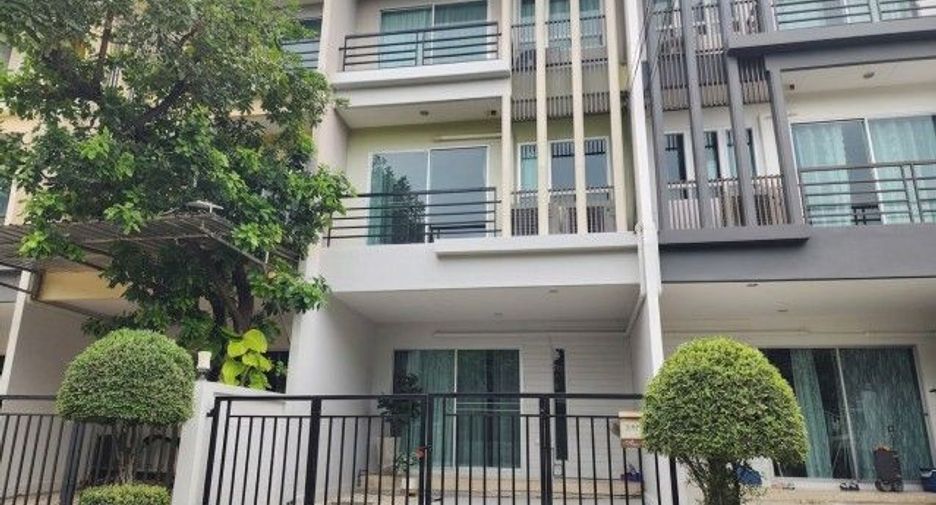À louer 4 chambres maison de ville à Bang Khun Thian, Bangkok