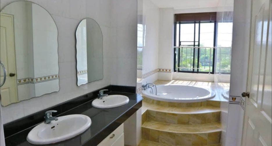 For rent 6 bedrooms villa in Bang Lamung, Chonburi
