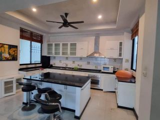 For rent 6 bedrooms villa in Bang Lamung, Chonburi