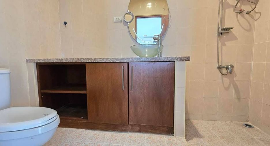 For rent 3 bedrooms villa in Jomtien, Pattaya