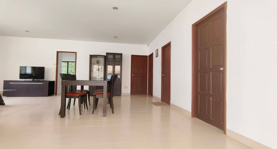 For rent 3 bedrooms villa in Jomtien, Pattaya