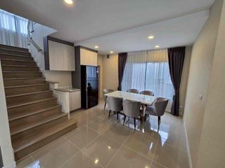 Haus zur Miete mit 4 Zimmer in Lat Krabang, Bangkok