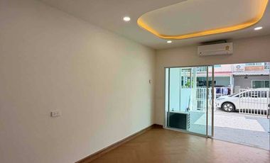 For rent 3 ベッドルーム townhouse in Suan Luang, Bangkok