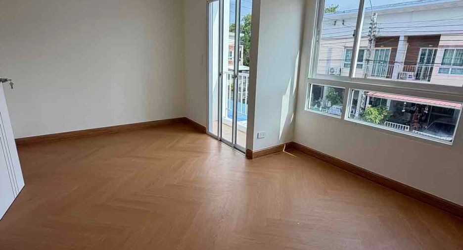 For rent 3 ベッドルーム townhouse in Suan Luang, Bangkok
