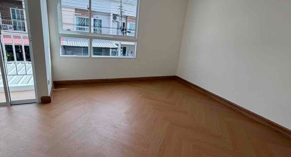 For rent 3 ベッドルーム townhouse in Suan Luang, Bangkok