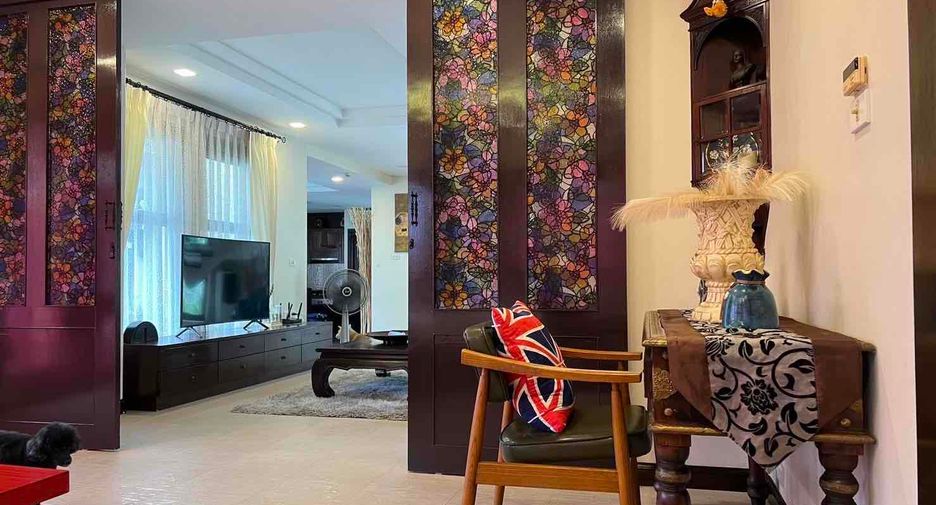 Villa en alquiler de 5 habitaciones en Bang Lamung, Chonburi