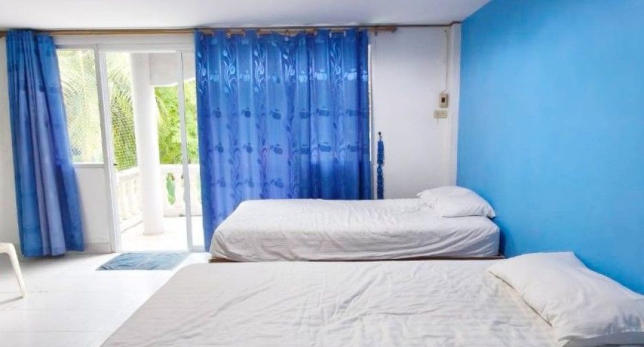 For sale 4 bedrooms townhouse in Bang Saphan Noi, Prachuap Khiri Khan