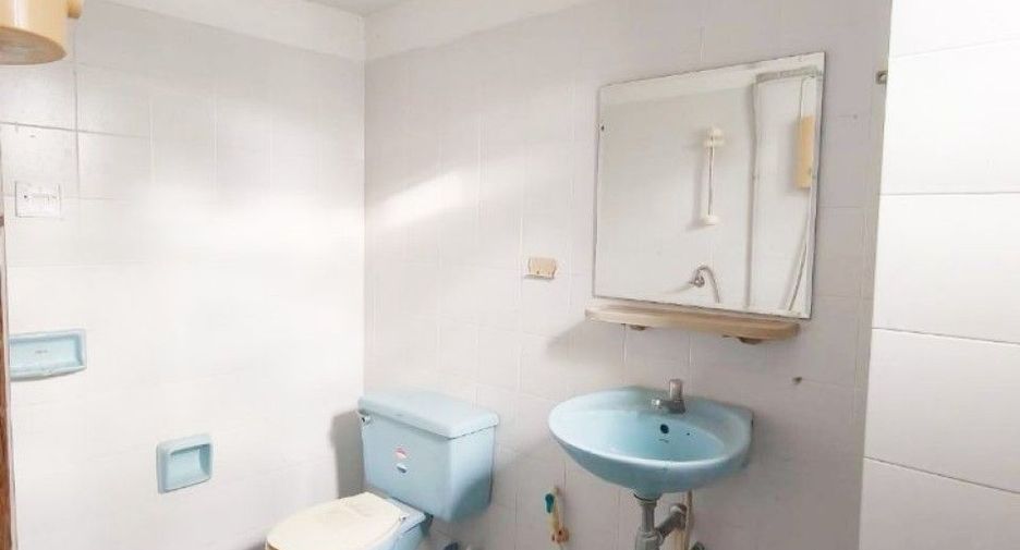 For sale 4 bedrooms townhouse in Bang Saphan Noi, Prachuap Khiri Khan