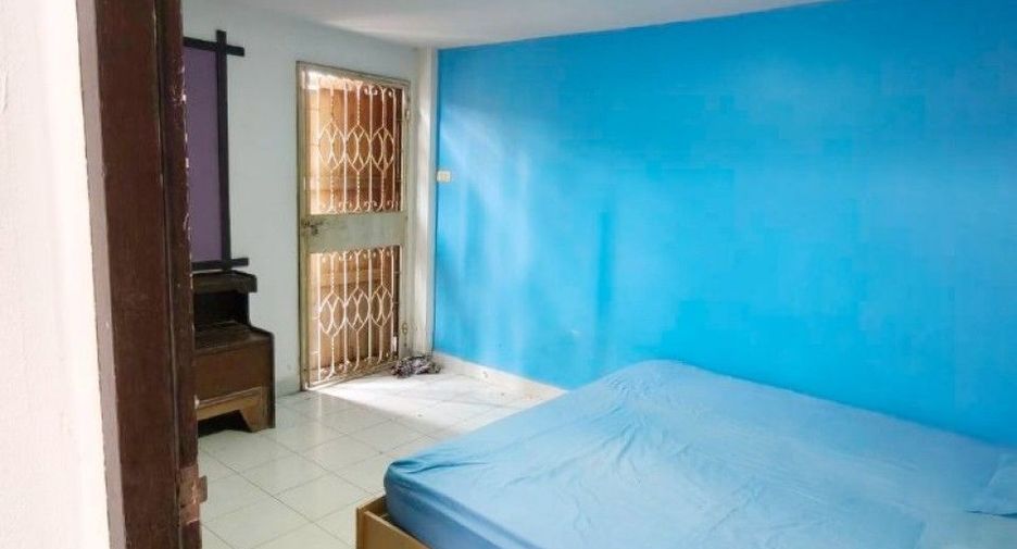 For sale 4 bedrooms townhouse in Bang Saphan Noi, Prachuap Khiri Khan