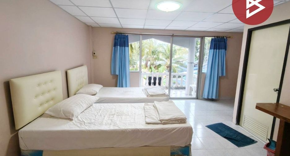 For sale 4 bedrooms townhouse in Bang Saphan Noi, Prachuap Khiri Khan