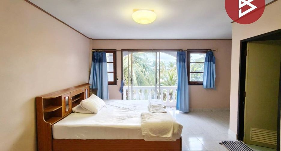 For sale 4 bedrooms townhouse in Bang Saphan Noi, Prachuap Khiri Khan