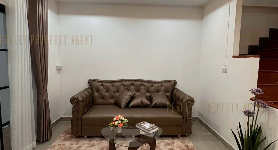 Casa adosada en venta de 2 habitaciones en Lat Krabang, Bangkok