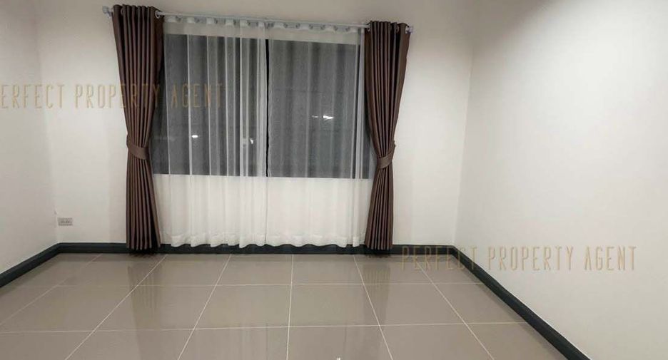 Casa adosada en venta de 2 habitaciones en Lat Krabang, Bangkok