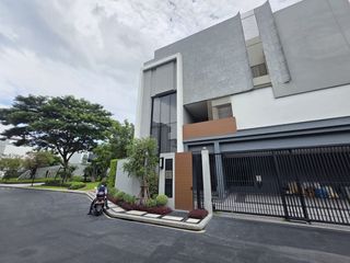 For rent そして for sale 4 ベッドルーム house in Bang Kapi, Bangkok