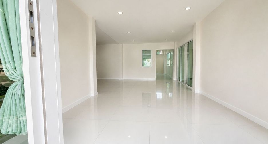 出售 4 卧室 独立屋 在 Mueang Nonthaburi, Nonthaburi