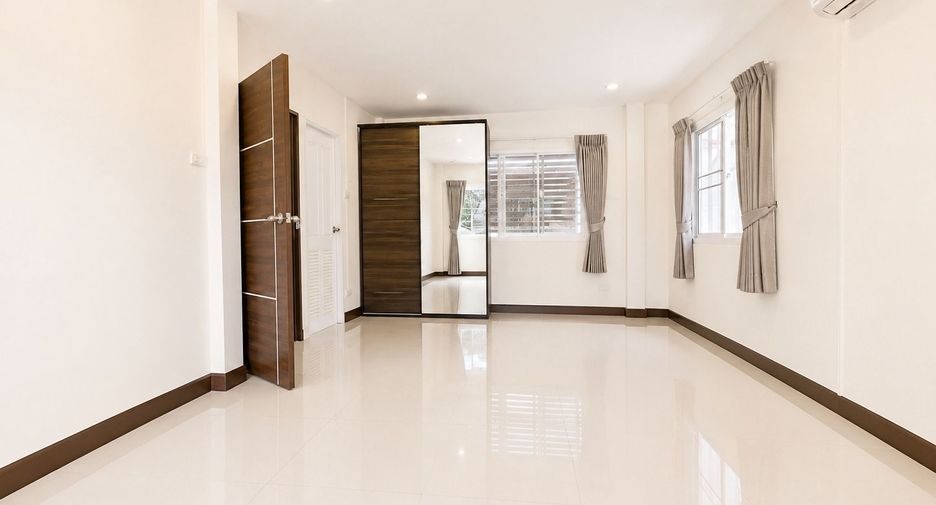 出售 4 卧室 独立屋 在 Mueang Nonthaburi, Nonthaburi