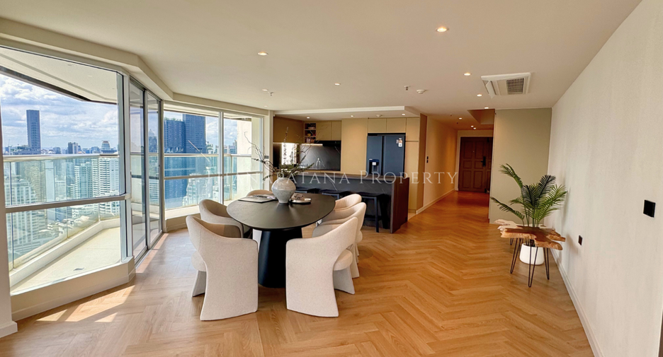 For sale 4 bedrooms condo in Watthana, Bangkok