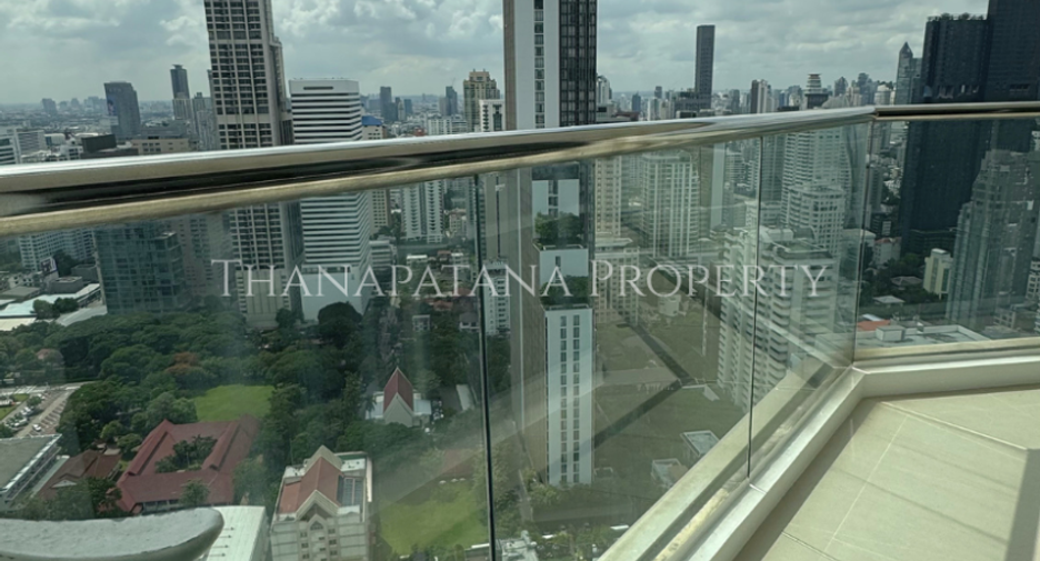 For sale 4 bedrooms condo in Watthana, Bangkok