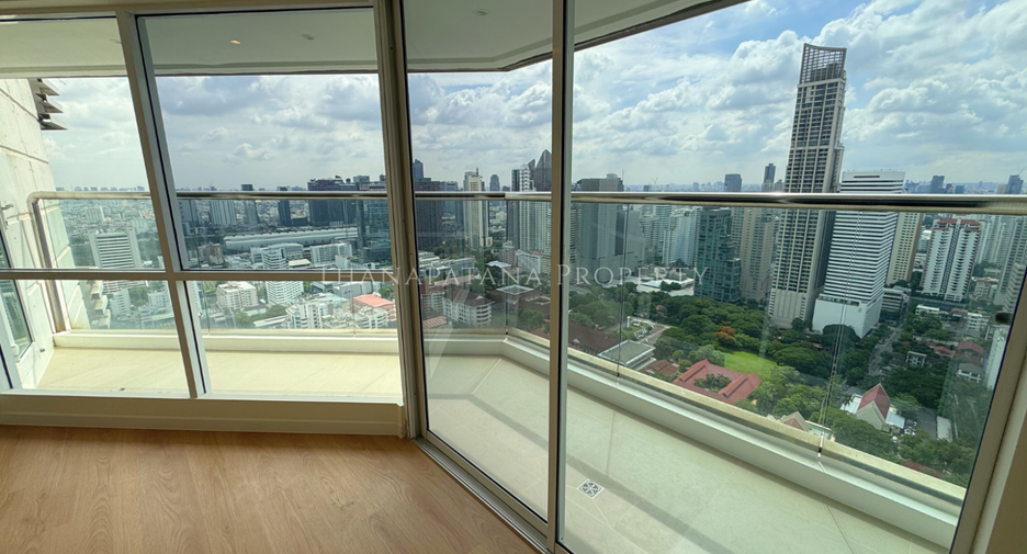 For sale 4 bedrooms condo in Watthana, Bangkok