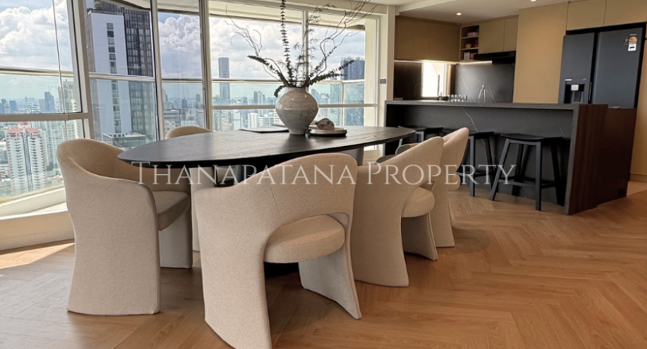 For sale 4 bedrooms condo in Watthana, Bangkok