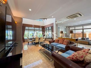 Casa en alquiler de 4 habitaciones en Bang Lamung, Chonburi