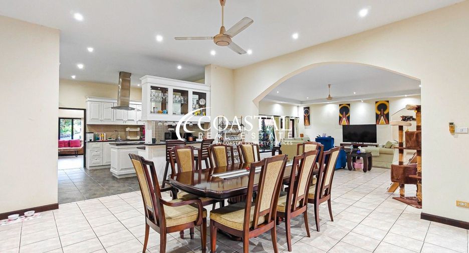 For sale 4 bedrooms house in Huay Yai, Pattaya