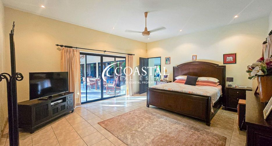 For sale 4 bedrooms house in Huay Yai, Pattaya
