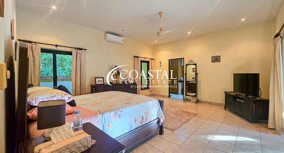 For sale 4 bedrooms house in Huay Yai, Pattaya