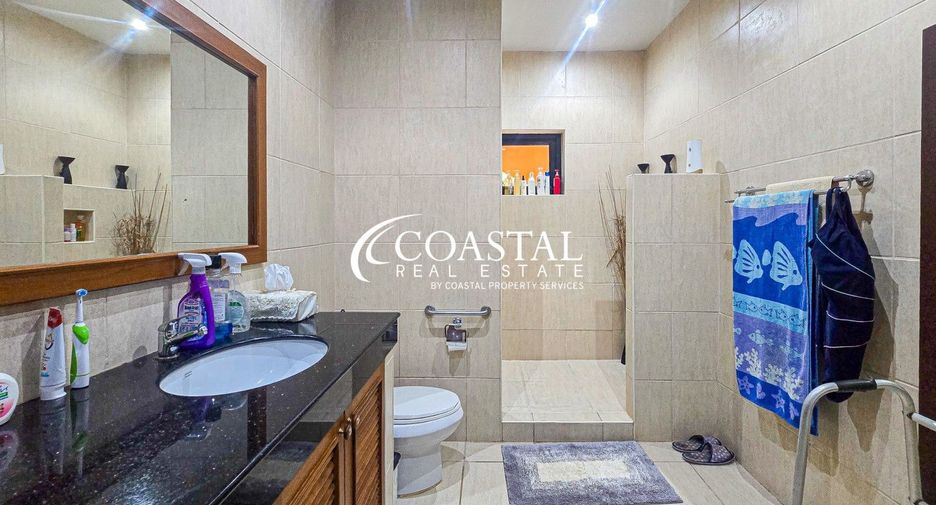 For sale 4 bedrooms house in Huay Yai, Pattaya