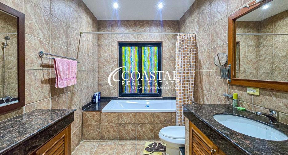 For sale 4 bedrooms house in Huay Yai, Pattaya