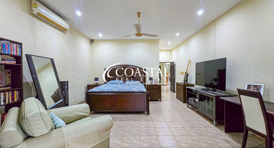 For sale 4 bedrooms house in Huay Yai, Pattaya