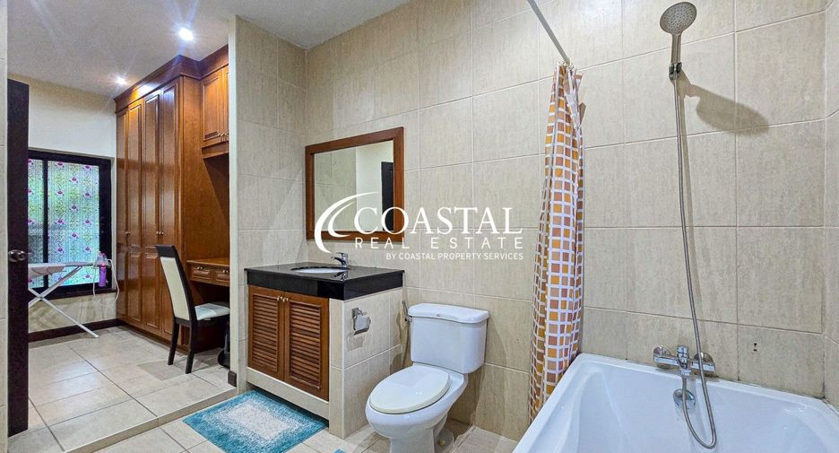 For sale 4 bedrooms house in Huay Yai, Pattaya