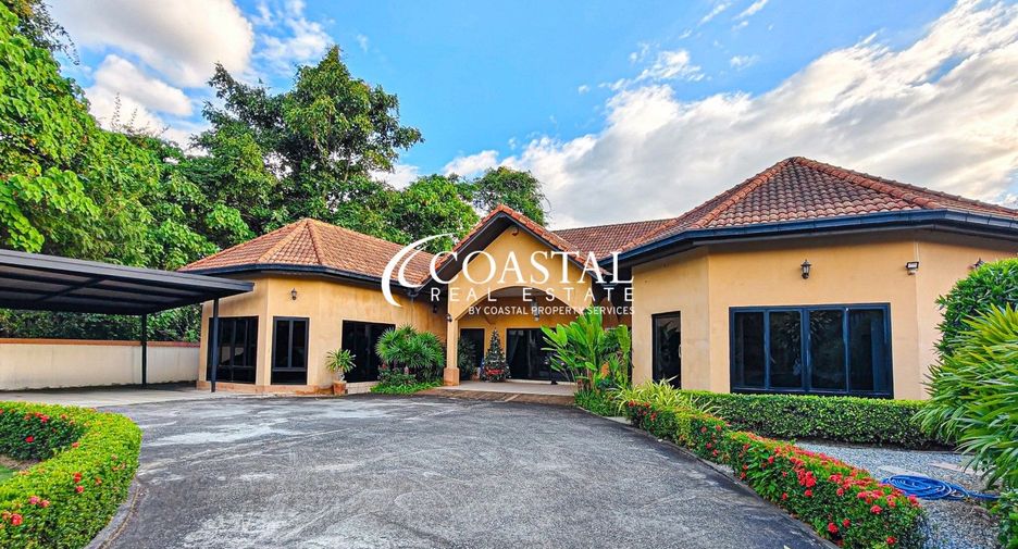 For sale 4 bedrooms house in Huay Yai, Pattaya